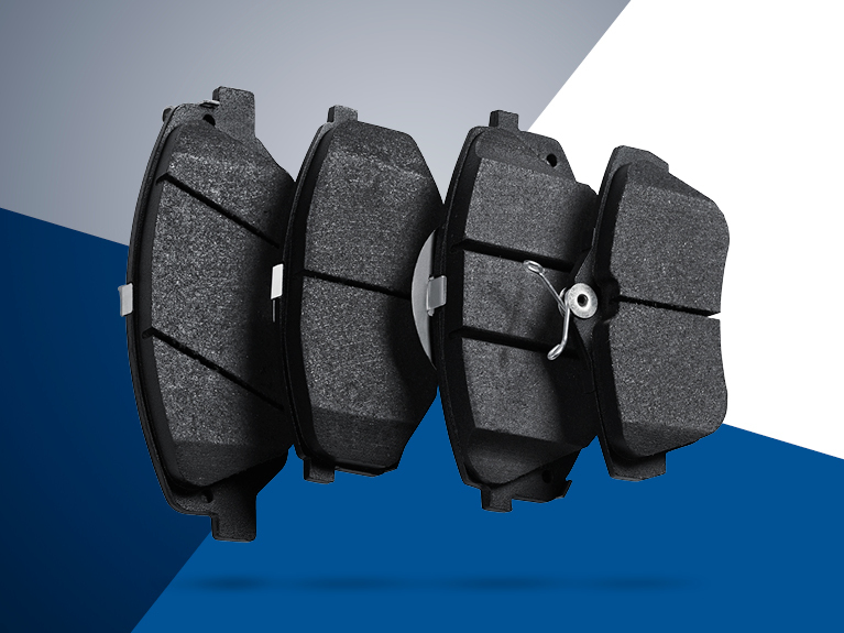 Чотири гальмівних колодки поруч